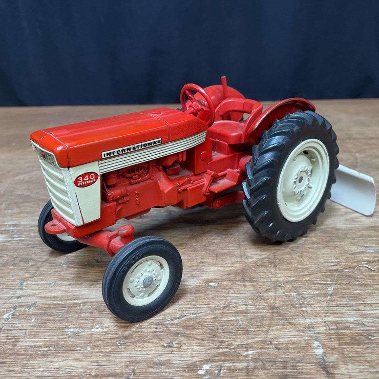 1/16 IH 340 w/Blade Ertl