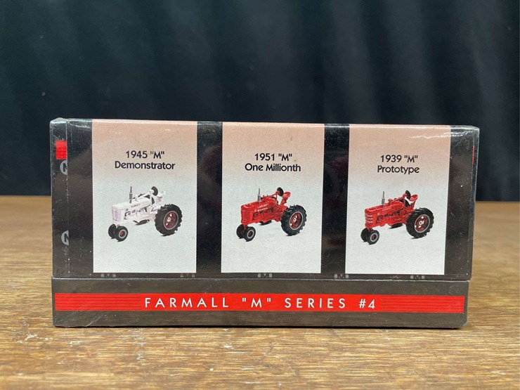 (2)-1/64-farmall-m-sets-nib-ertl-image-8