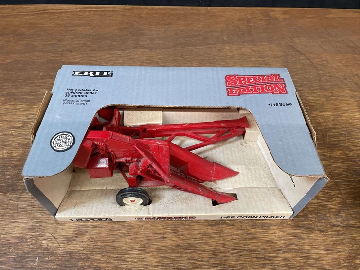 1/16-mccormick-picker-special-edition-nib-ertl-image-2