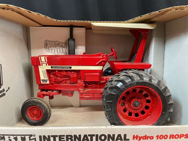 1/16-ih-hydro-100-nib-ertl-image-7