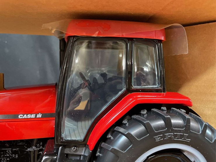 1/16-case-ih-maxxum-mx135-collector-nib-ertl-image-9