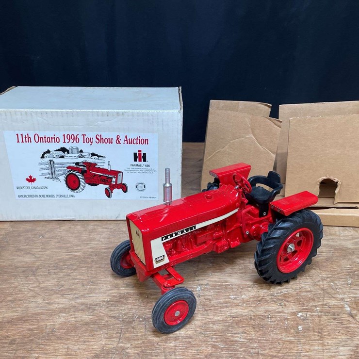 1/16 Farmall 656 1996 Ontario NIB SM