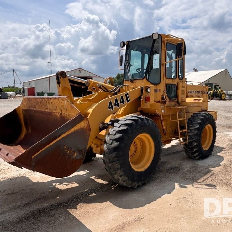 DEERE 444E