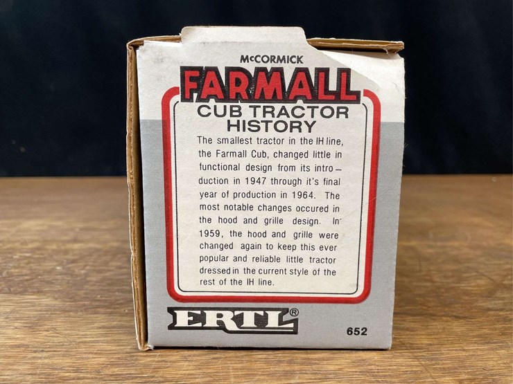 (2)-1/16-ih-farmall-cub-nib-ertl-image-7
