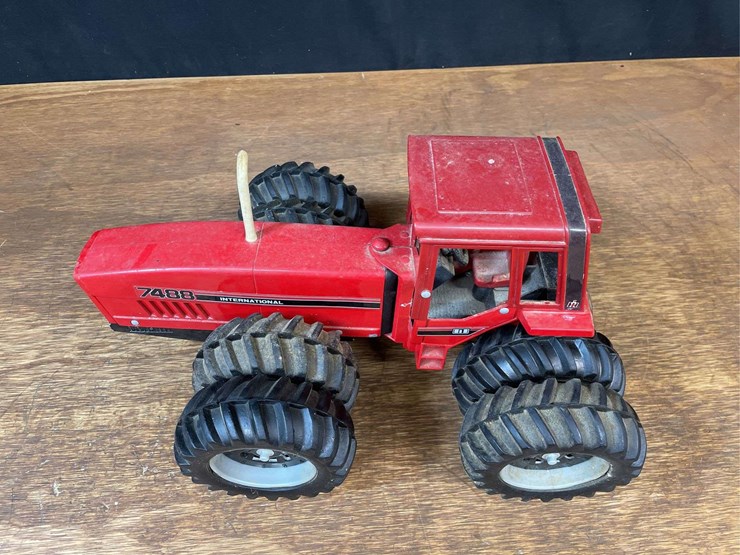 1/16-ih-7488-collector-ertl-image-3
