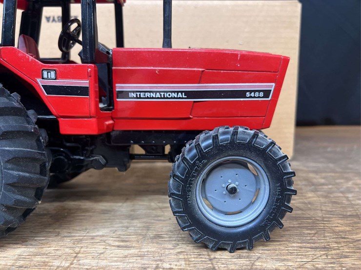 1/16-ih-5488-nib-ertl-image-5