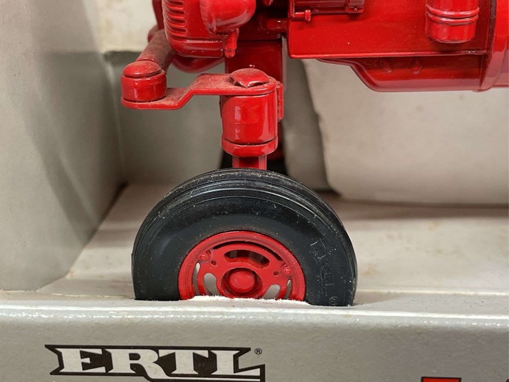 1/16-farmall-super-av-special-edition-nib-ertl-image-8