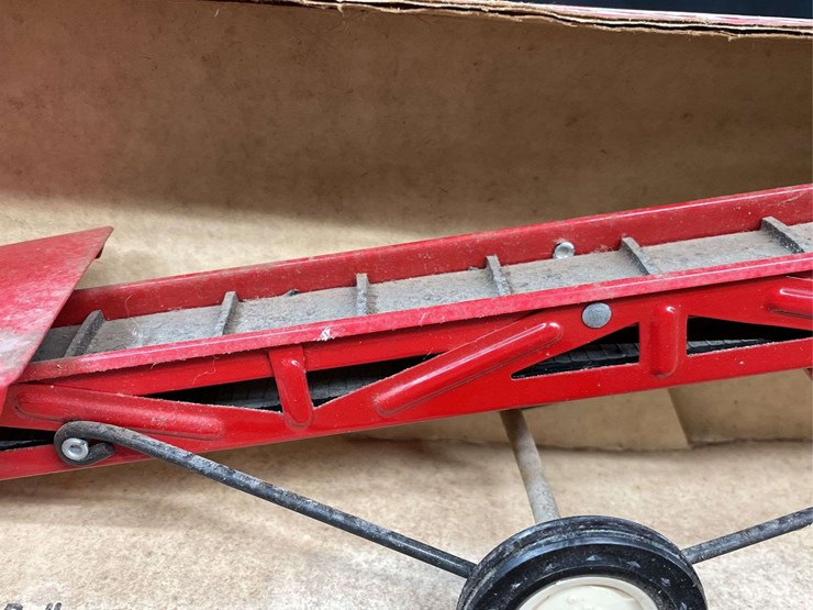 1/16-ih-tru-scale-bale-elevator-nib-ertl-image-9