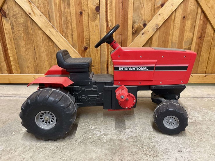 ih-pedal-tractor-ertl-image-5