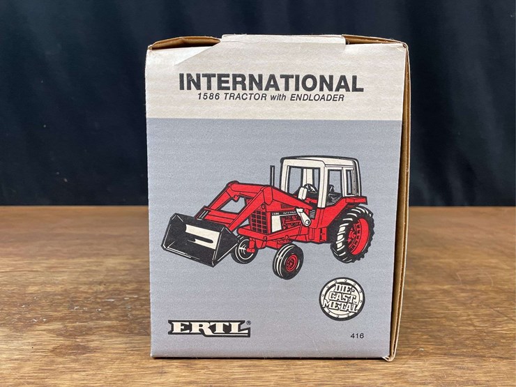 1/16-ih-1586-w/loader-nib-ertl-image-3