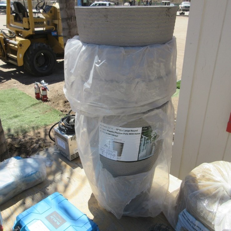 New Unused Large Round Flower Planter Pots,