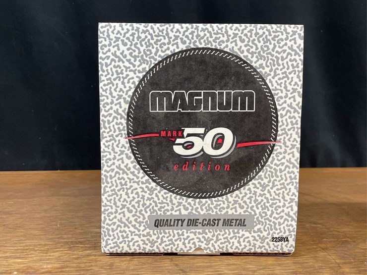 1/16-case-ih-magnum-7250-mark-50-1994-farm-show-nib-ertl-image-24