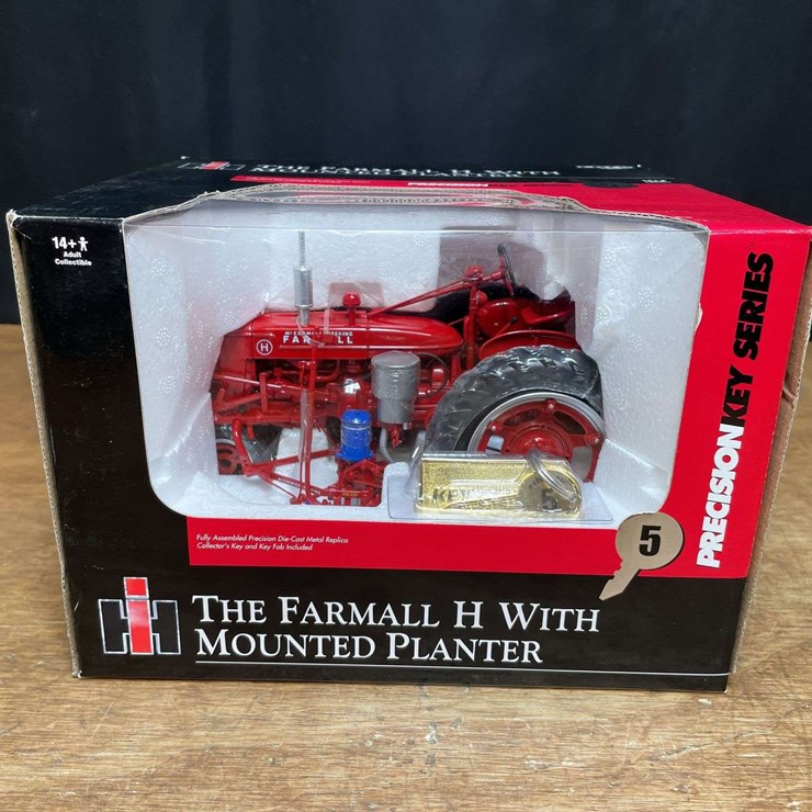 1/16 Farmall H w/Planter Precision Key NIB Ertl