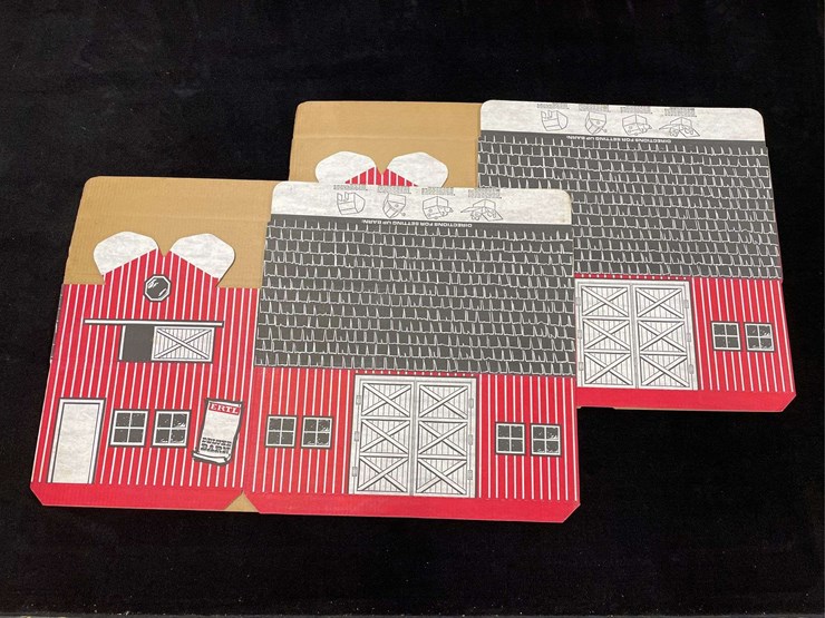 (2)-1/16-ih-cardboard-barn-ertl-image-1