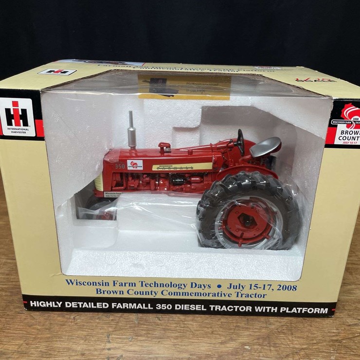 1/16 Farmall 350 2008 Wisconsin NIB SC