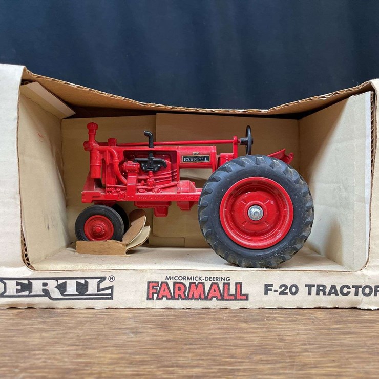 1/16 Farmall F20 Special Edition NIB Ertl