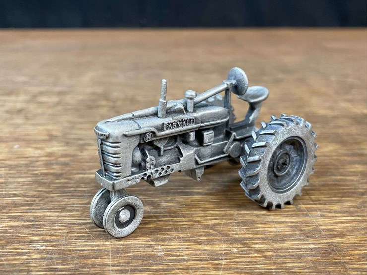 (2)-1/43-farmall-h-+-m-pewter-nib-sc-image-3