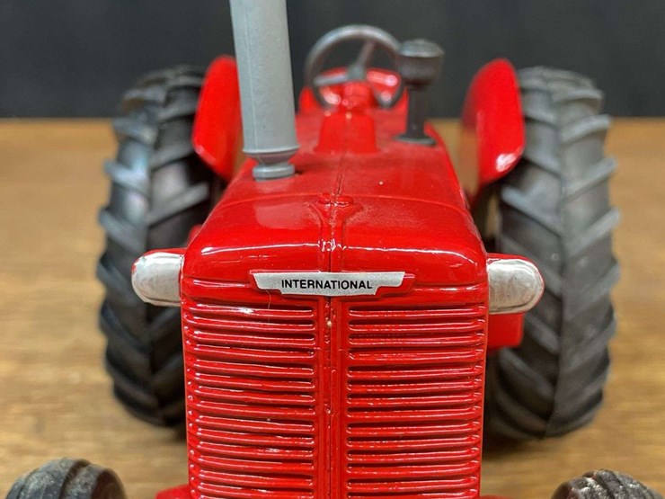 1/16-ih-i-d-9-1993-farm-show-nib-ertl-image-8
