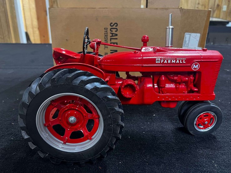 1/8-farmall-m-nib-sm-image-18