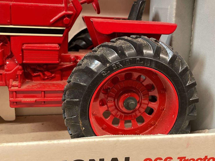 1/16-ih-966-nib-ertl-image-12