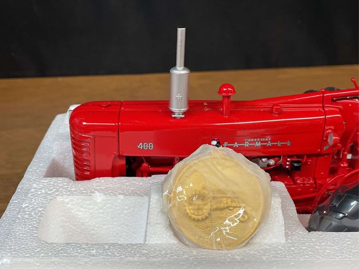 1/16-farmall-400-precision-nib-ertl-image-8