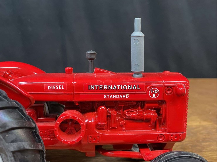 1/16-ih-i-d-9-1993-farm-show-nib-ertl-image-16
