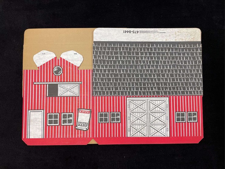 (2)-1/16-ih-cardboard-barn-ertl-image-8