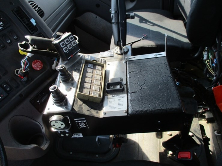 2021-freightliner-114sd-image-10