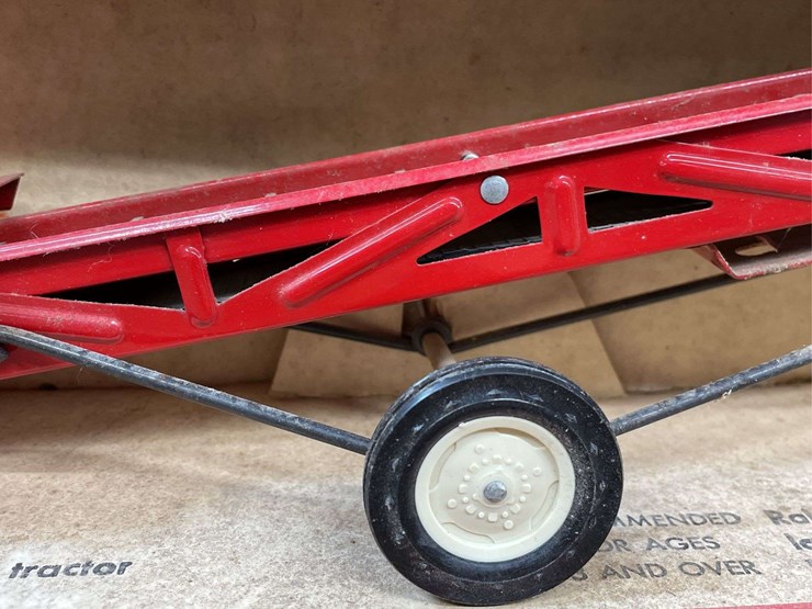 1/16-ih-tru-scale-bale-elevator-nib-ertl-image-10