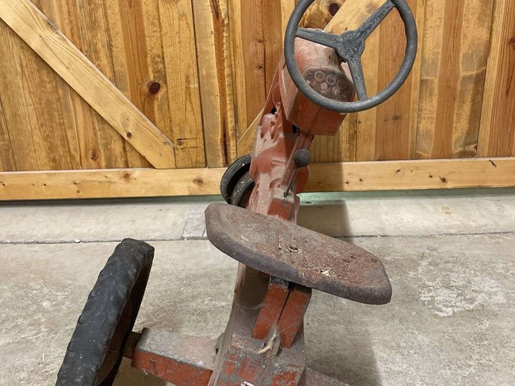 farmall-400-pedal-tractor-eska-image-4