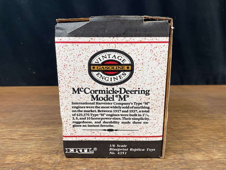 (2)-mccormick-deering-+-ihc-engines-nib-ertl-image-4