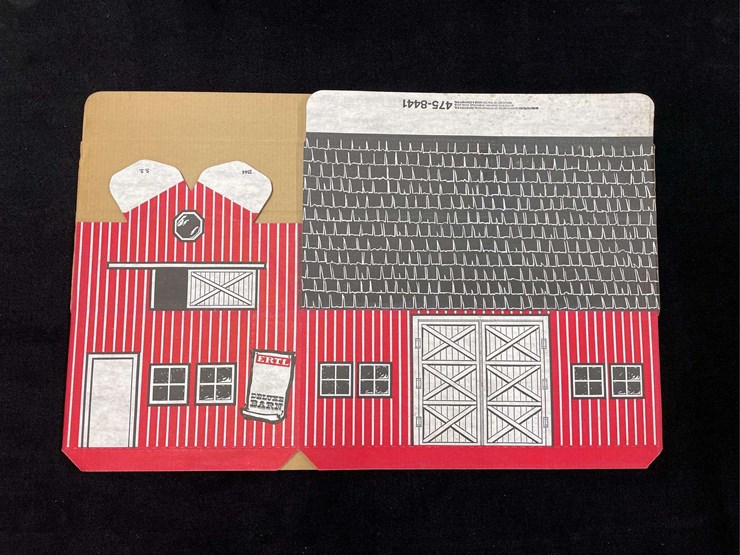(3)-1/16-ih-cardboard-barn-ertl-image-2