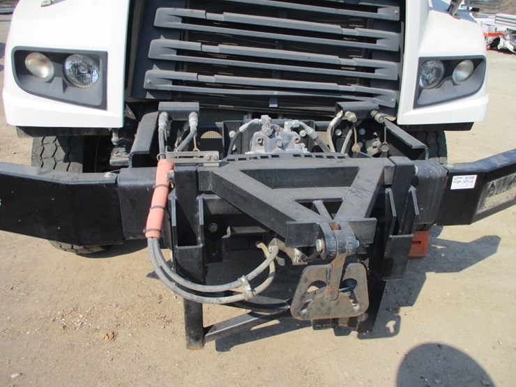 2021-freightliner-114sd-image-25