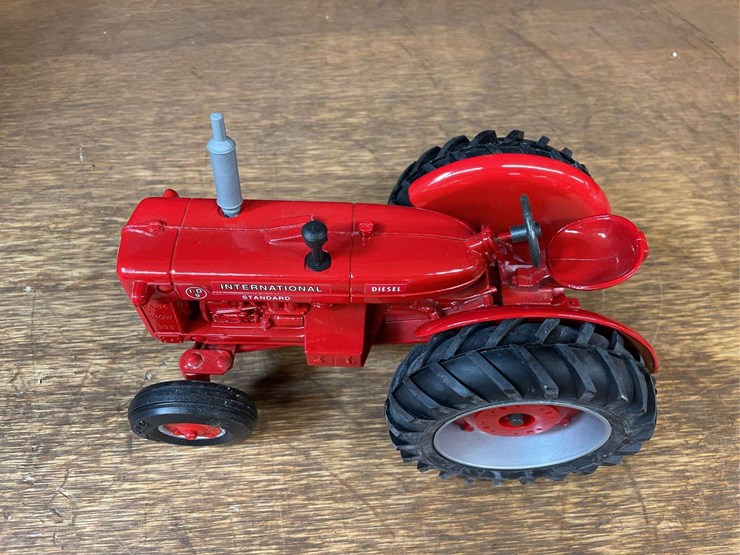 1/16-ih-i-d-9-1993-farm-show-nib-ertl-image-4