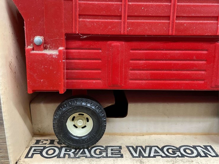 (2)-1/16-mccromick-wd-9-+-ih-forage-wagon-nib-ertl-image-23