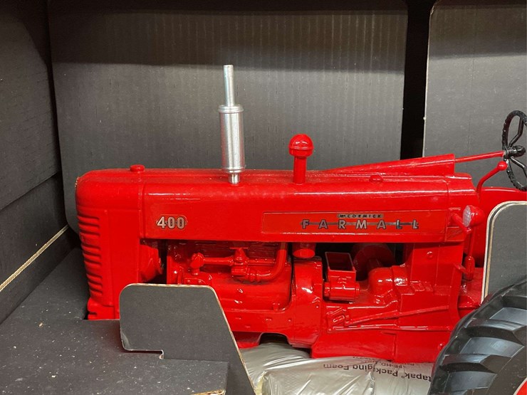 1/8-farmall-400-special-edition-nib-sm-image-10