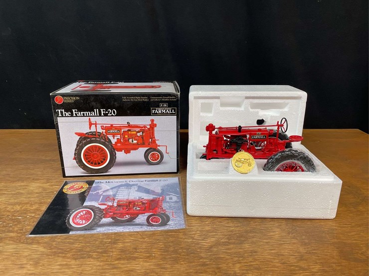 1/16-farmall-f20-precision-nib-ertl-image-1