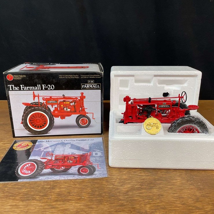 1/16 Farmall F20 Precision NIB Ertl