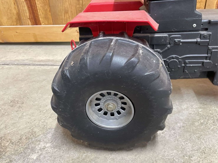 ih-pedal-tractor-ertl-image-20