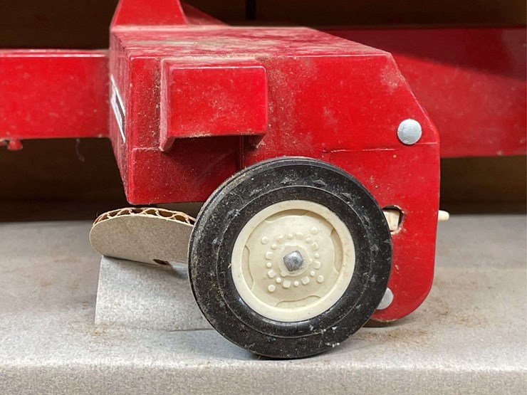 (2)-1/16-farmall-350-+-case-ih-baler-ertl-image-18