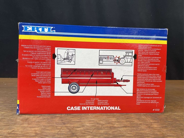 (3)-1/32-case-ih-tractors-+-spreader-nib-ertl-image-17