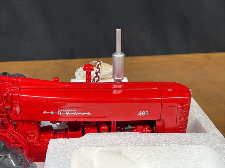 1/16-farmall-400-precision-nib-ertl-image-12