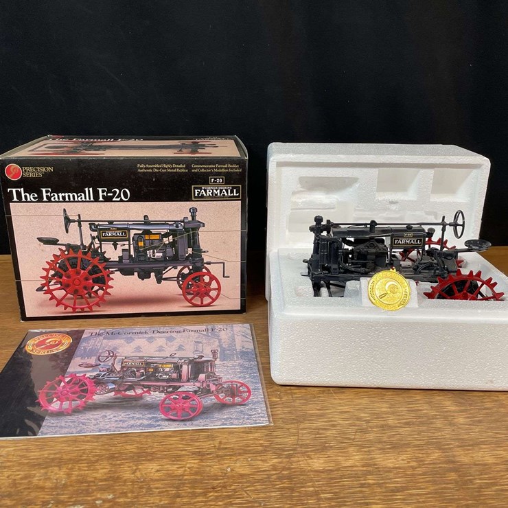 1/16 Farmal F20 Precision NIB Ertl