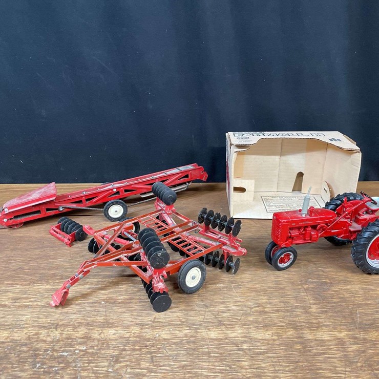 (3) 1/16 Farmall 200, Disk, Elevator Ertl