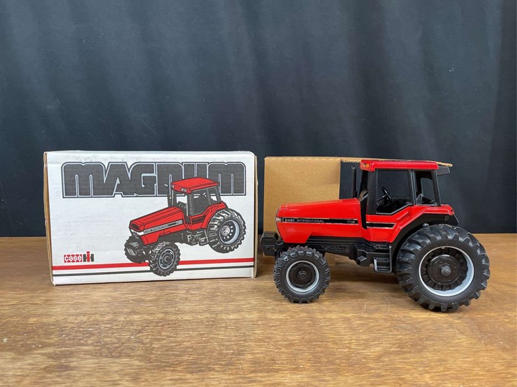 1/16-case-ih-magnum-7130-1990-strasbourg-nib-ertl-image-1