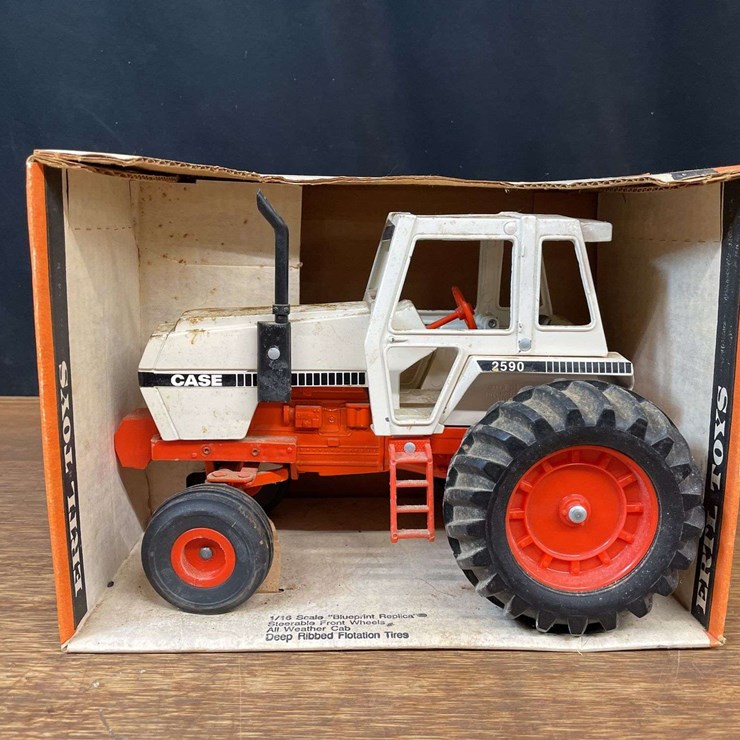 1/16 Case 2590 NIB Ertl