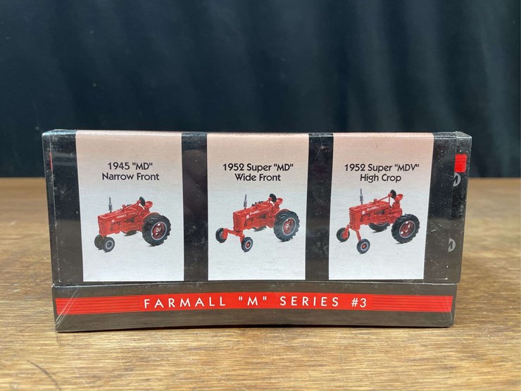 (2)-1/64-farmall-m-sets-nib-ertl-image-2