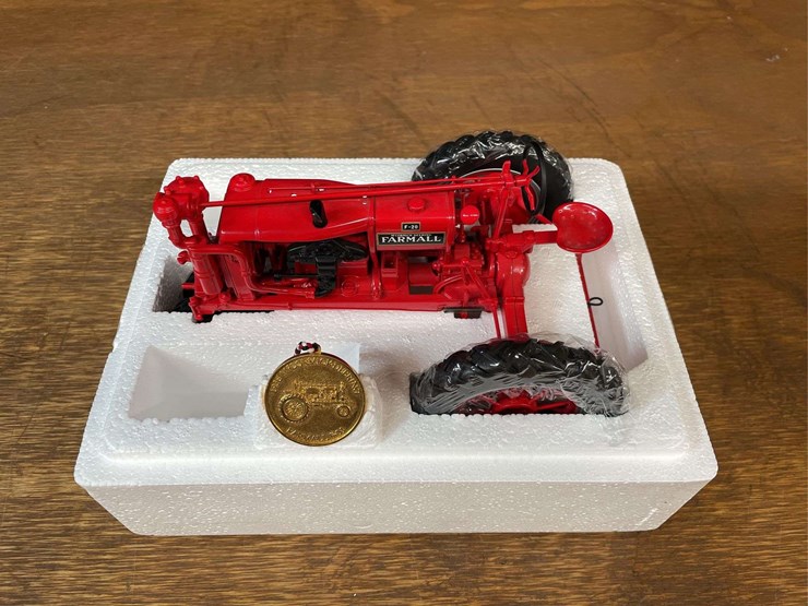 1/16-farmall-f20-precision-nib-ertl-image-3