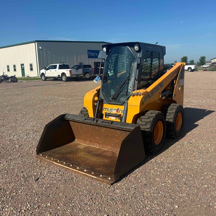 Mustang 1900 Skid Steer