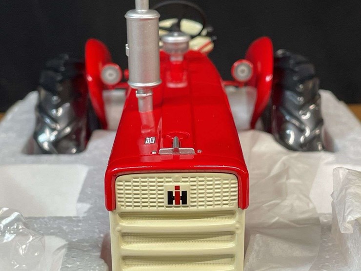1/16-farmall-460-precision-nib-ertl-image-7